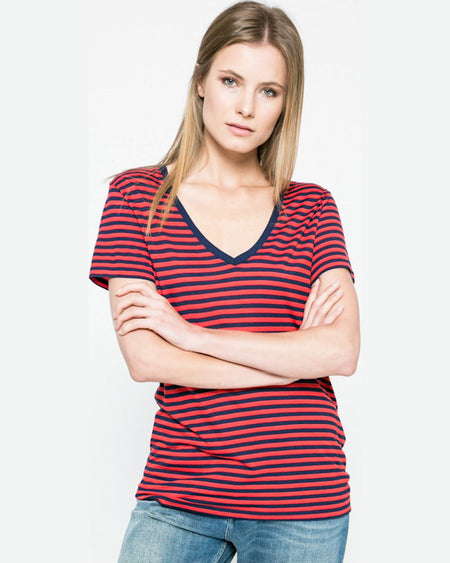 Top Levis rosu
