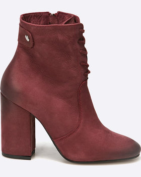 Botine Carinii mahon